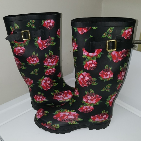 Betsey Johnson Shoes - Betsey Johnson Rain Boots